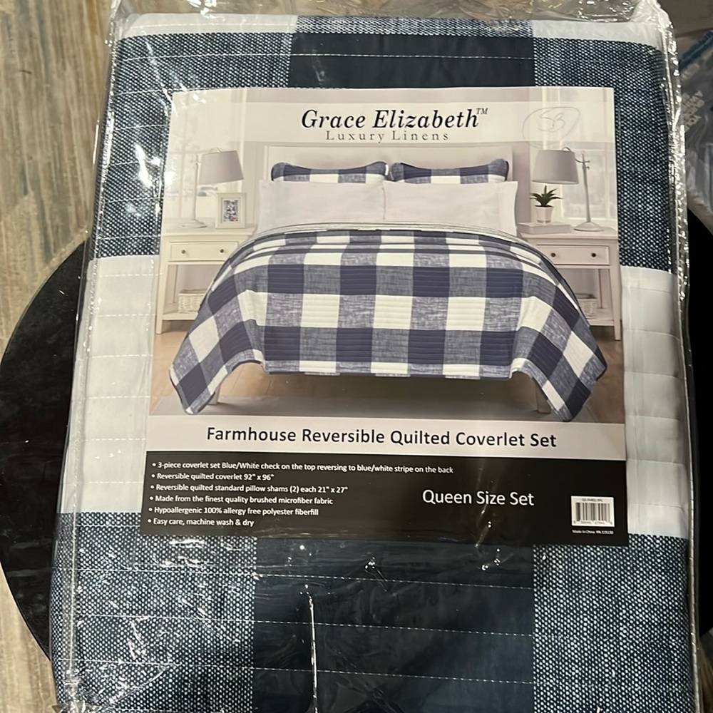 NWOT. Reversible Quilted Coverlet Set. Blue and White color scheme. Queen Size.